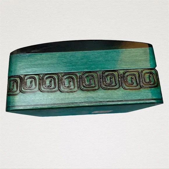 Small Handmade Polish Box with Carved Painted Lacquered Flowers - Picture 5 of 11